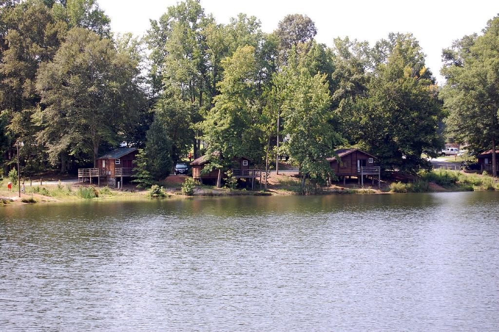 Forest Lake Camping Resort Lakefront Cabin 1 Advance エクステリア 写真